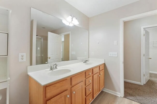 Building Photo - Well Appointed 4BR Home in Brentwood