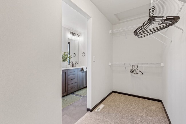 Building Photo - Newly Built in the Wilds neighborhood of West Fargo!