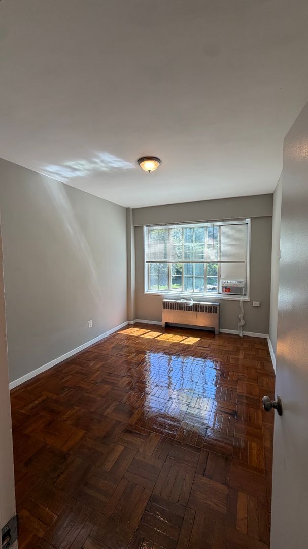 Interior Photo - 5000 FT TOTTEN DR NE