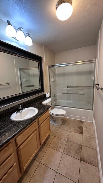 Building Photo - 2275 Del Mar Way