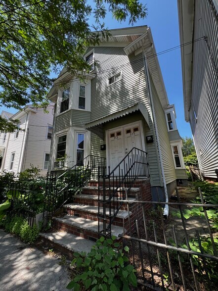 Building Photo - 370 Prospect St