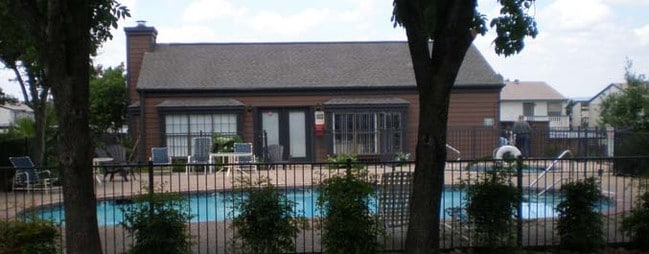 Building Photo - Woodside Condominiums