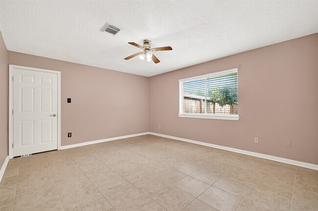Building Photo - 7403 Shady Vale Ln