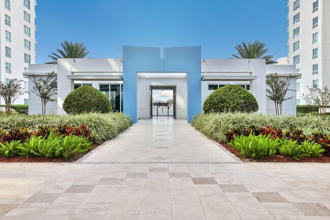 Building Photo - 231 Riverside Dr