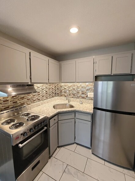 Building Photo - Vernon Pines Apartments