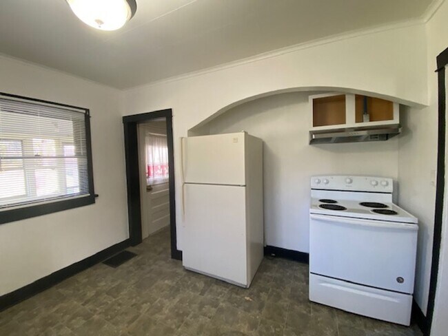 Building Photo - 4 Bedroom Single Family Home VCL