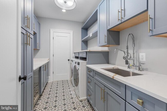 Building Photo - 7002 River Oaks Dr