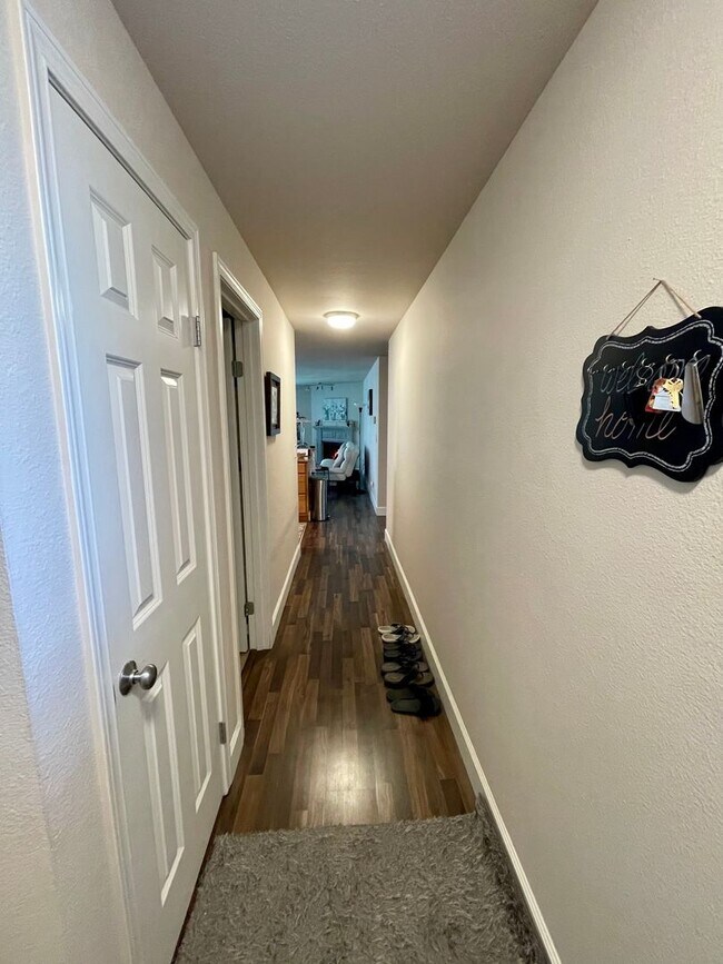 Building Photo - $500 Move In Special!!!!