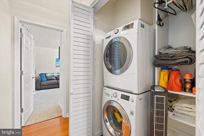 Building Photo - 3332 Spring Ln