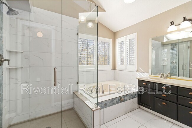 Building Photo - 9524 Las Colinas Dr