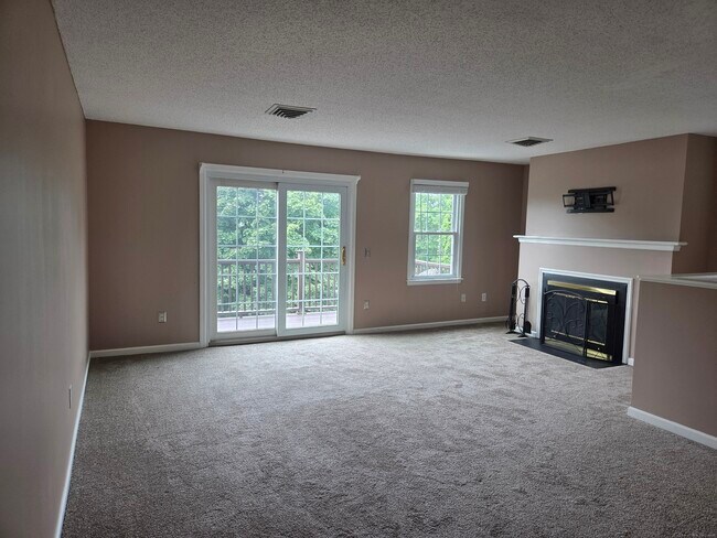 Building Photo - 55 Mill Plain Rd
