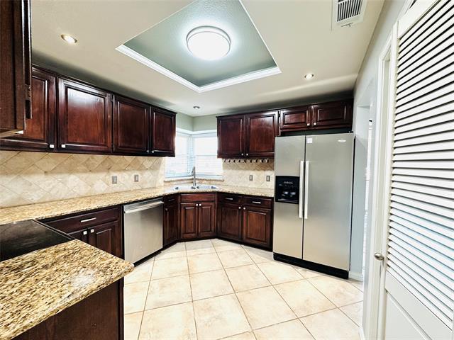 Building Photo - 2032 Greenview Dr