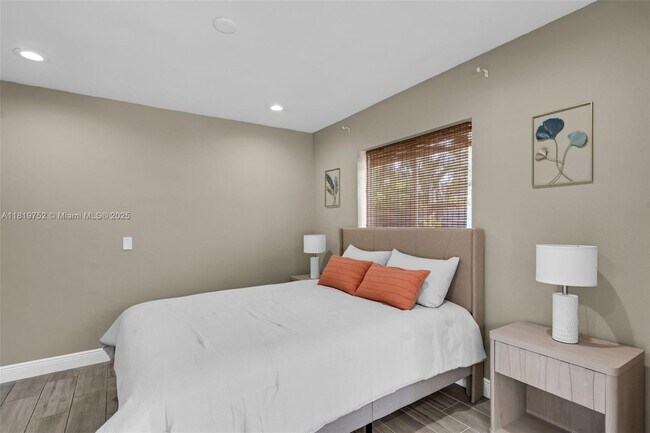 Building Photo - 1540 SE 23rd Ave