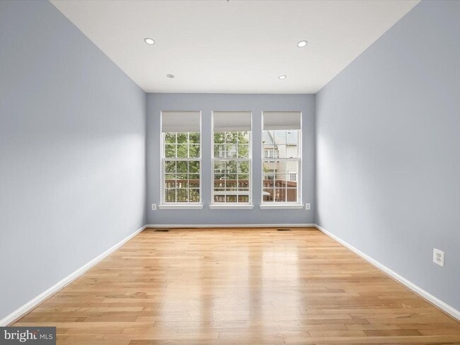 Building Photo - 4243 Begonia Dr