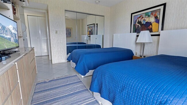 Building Photo - 3701 N Country Club Dr