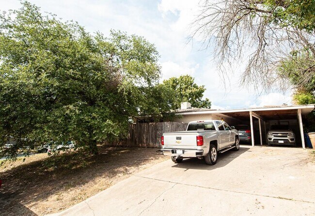 Building Photo - 7303 Grand Canyon Dr