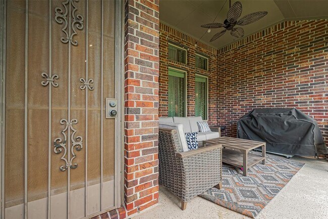 Building Photo - 25618 British Pine court