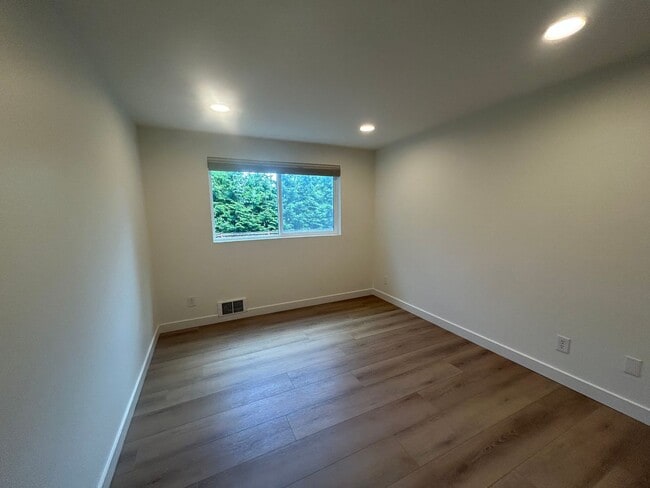 Building Photo - Beautiful 2 Bedroom, 2 Bathroom Condo in N...