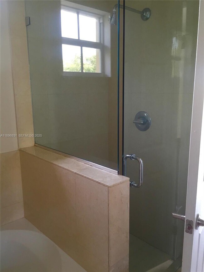 Building Photo - 2700 NE 184th Terrace