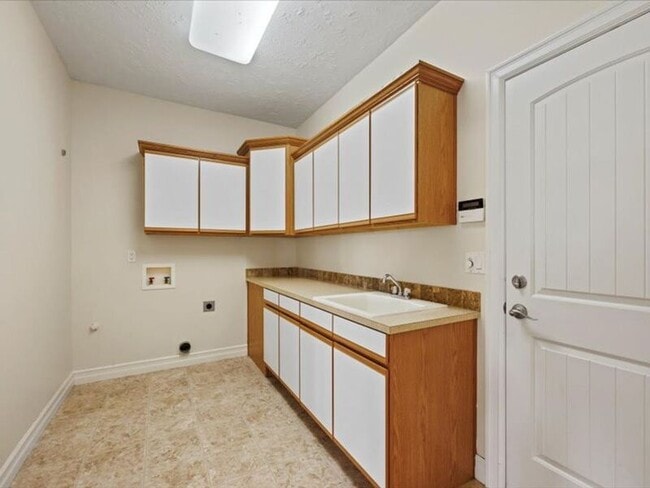 Building Photo - 2607 Stonecreek Dr