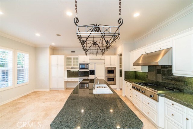 Building Photo - 7 Camellia