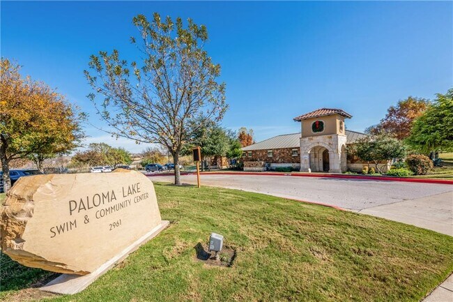 Building Photo - 2005 Santa barbara Ct