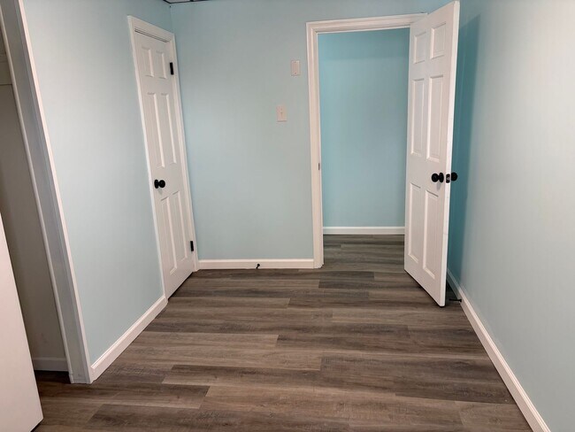 Building Photo - 1 Floor Living on 1/2 Acre, 4 Bedrooms/1 Bath, Garage-Dallastown SD