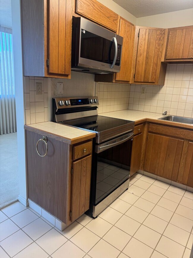 Building Photo - Beautiful Condo in Prime SLC location!