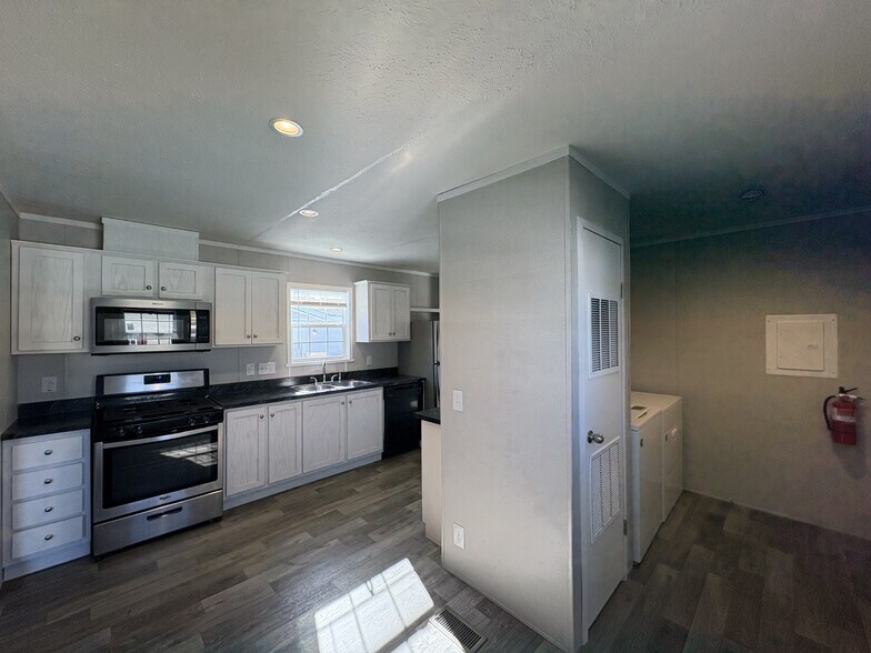 Building Photo - 342 Basket Branch