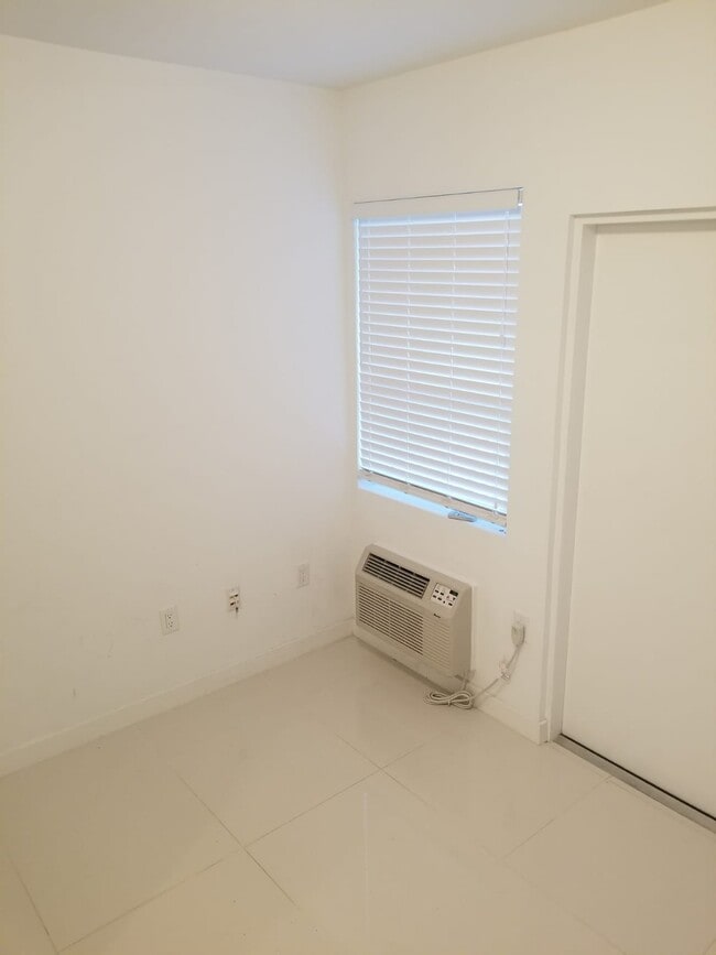 Building Photo - 1419 West Ave