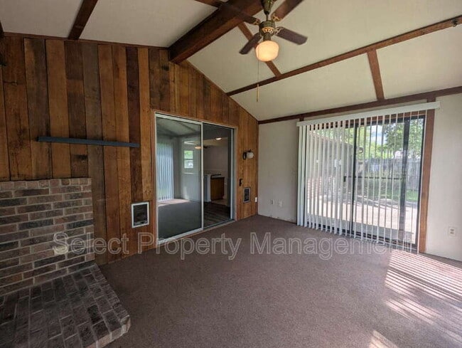 Building Photo - 4130 Thorton Dr