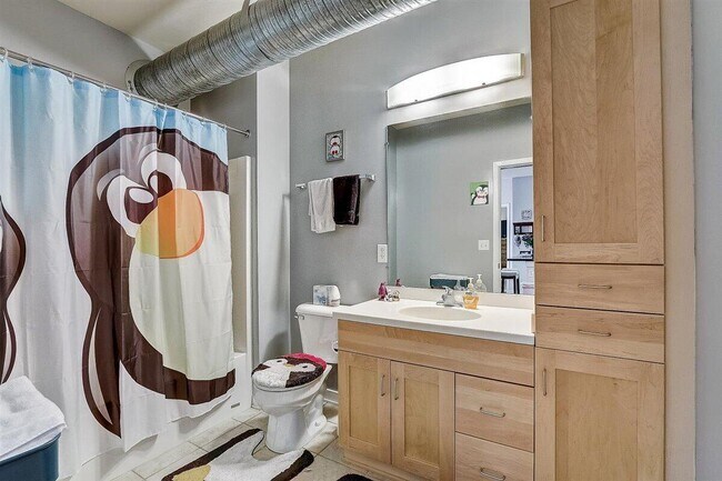 Building Photo - 2080 N Commerce St