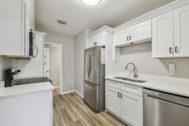Building Photo - 2709 S Manhattan Ave