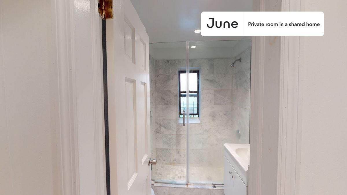 Building Photo - Room in Shared 2 bed/1 bath home in East Harlem