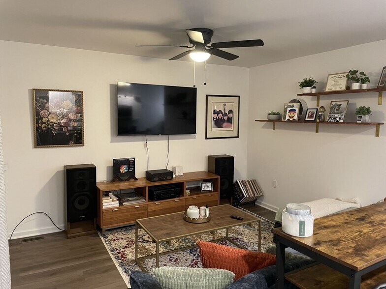 Building Photo - 1142 Springwood Ave