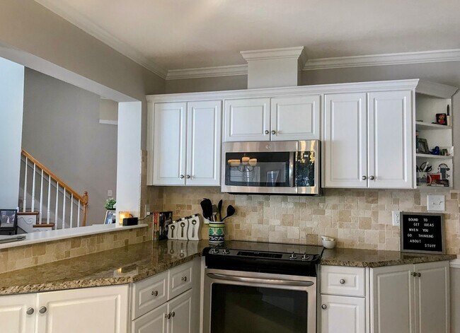 Building Photo - Available now! Evans Home in Greenbrier School District!