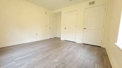 Building Photo - 435 SE 6th Ter