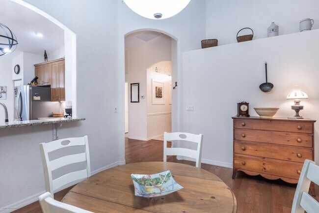 Building Photo - IMMACULATE TURNKEY FURNISHED- NEAR TWIN IS...