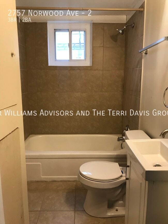 Building Photo - 2757 Norwood Ave