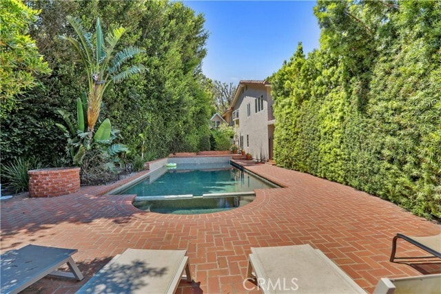 Building Photo - 7161 Grasswood Ave