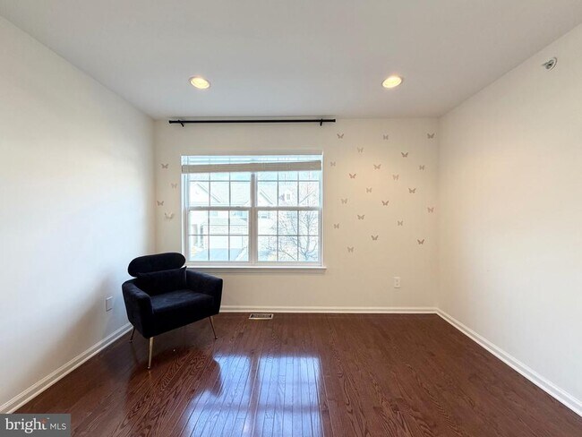 Building Photo - 308 Roarks Trail