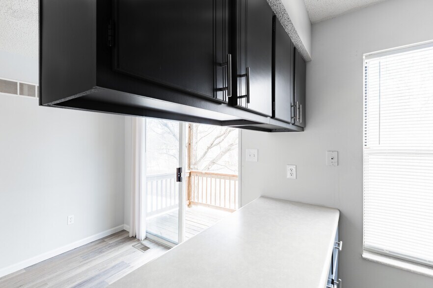 Building Photo - 2282 Highland Hill Dr