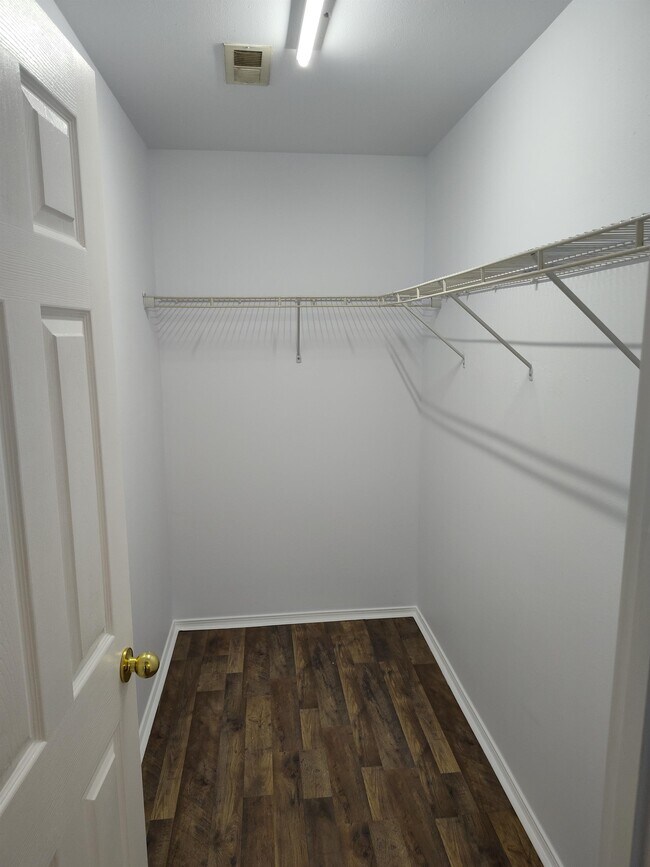 Building Photo - 2502 Buckleigh Dr