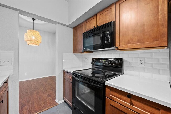 Building Photo - 1217 1/2 W 39th St