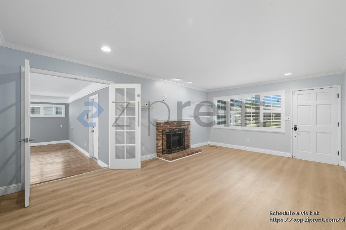 Building Photo - 863 Kolln St
