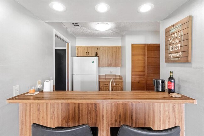 Building Photo - 29300 Bay Hollow Dr