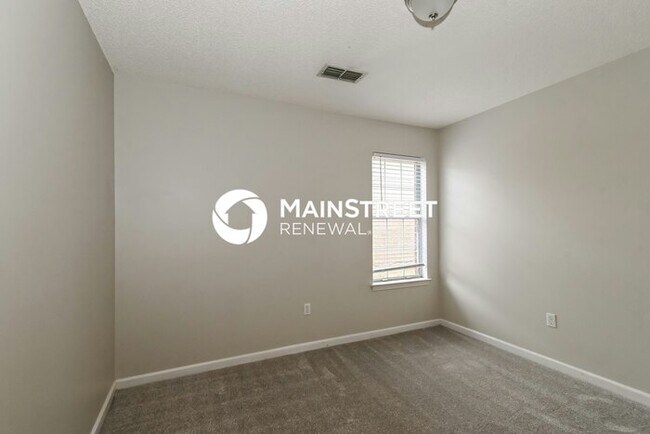 Building Photo - 4 Bedroom Pet-Friendly Home in MEMPHIS, TN with Main Street Renewal