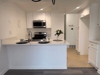 Building Photo - Cozy Colton Condo!!
