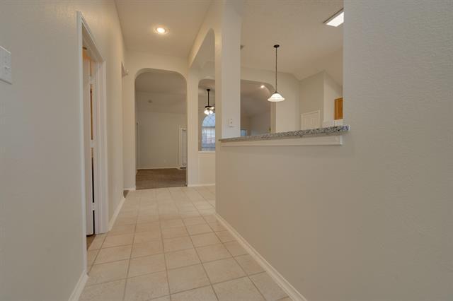 Building Photo - 2320 Suntree Ln