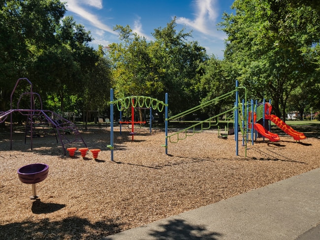 Building Photo - 1937 Gauguin Pl